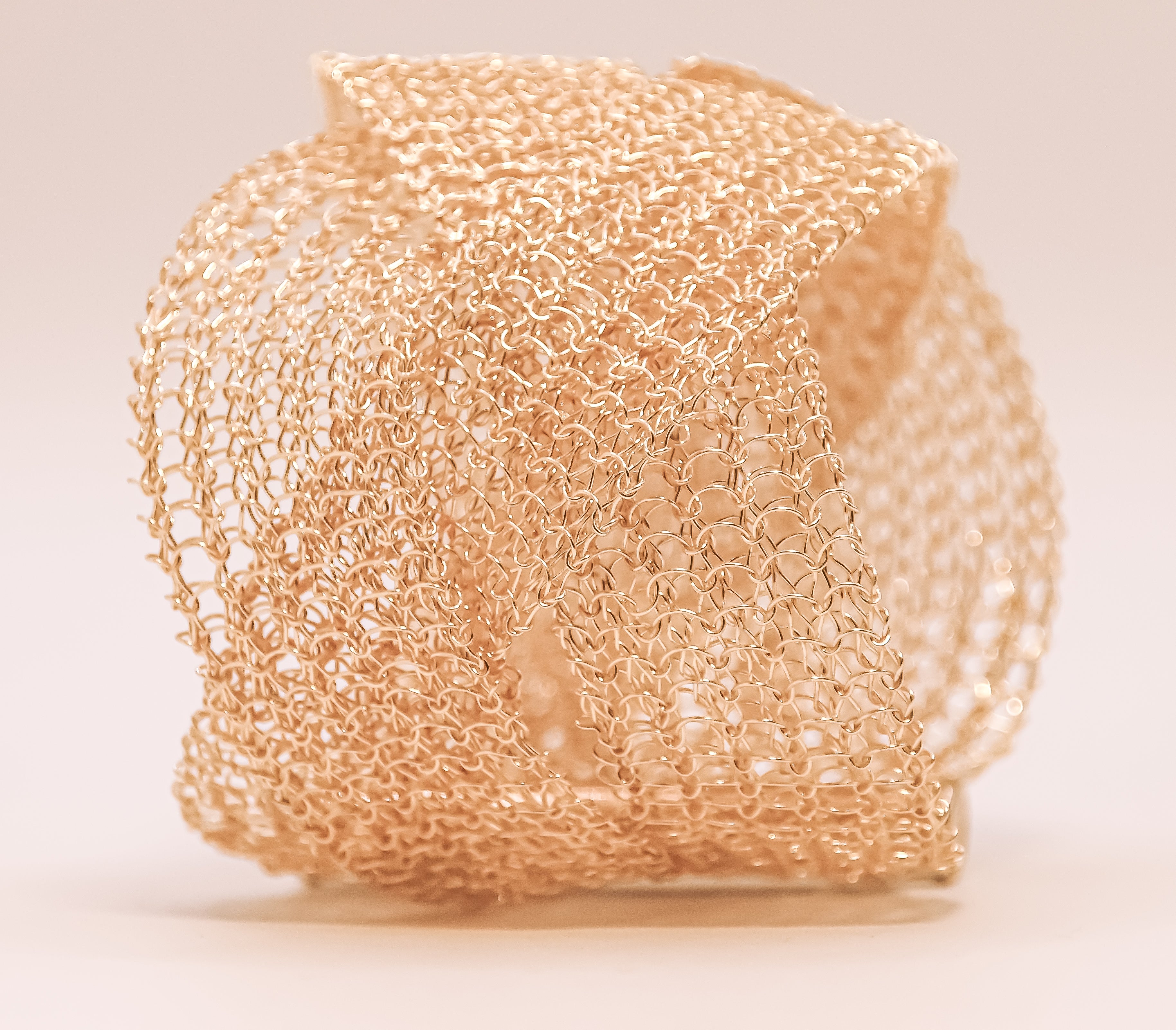 Manchette Large – Collection tressée Finition dorée – MLSMOT1