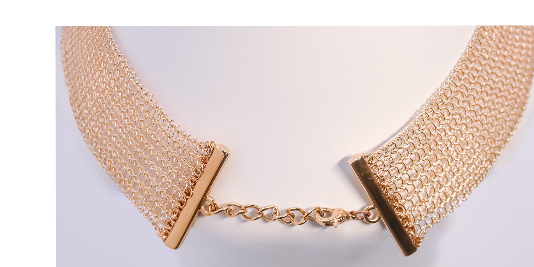 Collier chocker– Collection tissée Finition dorée – CH01