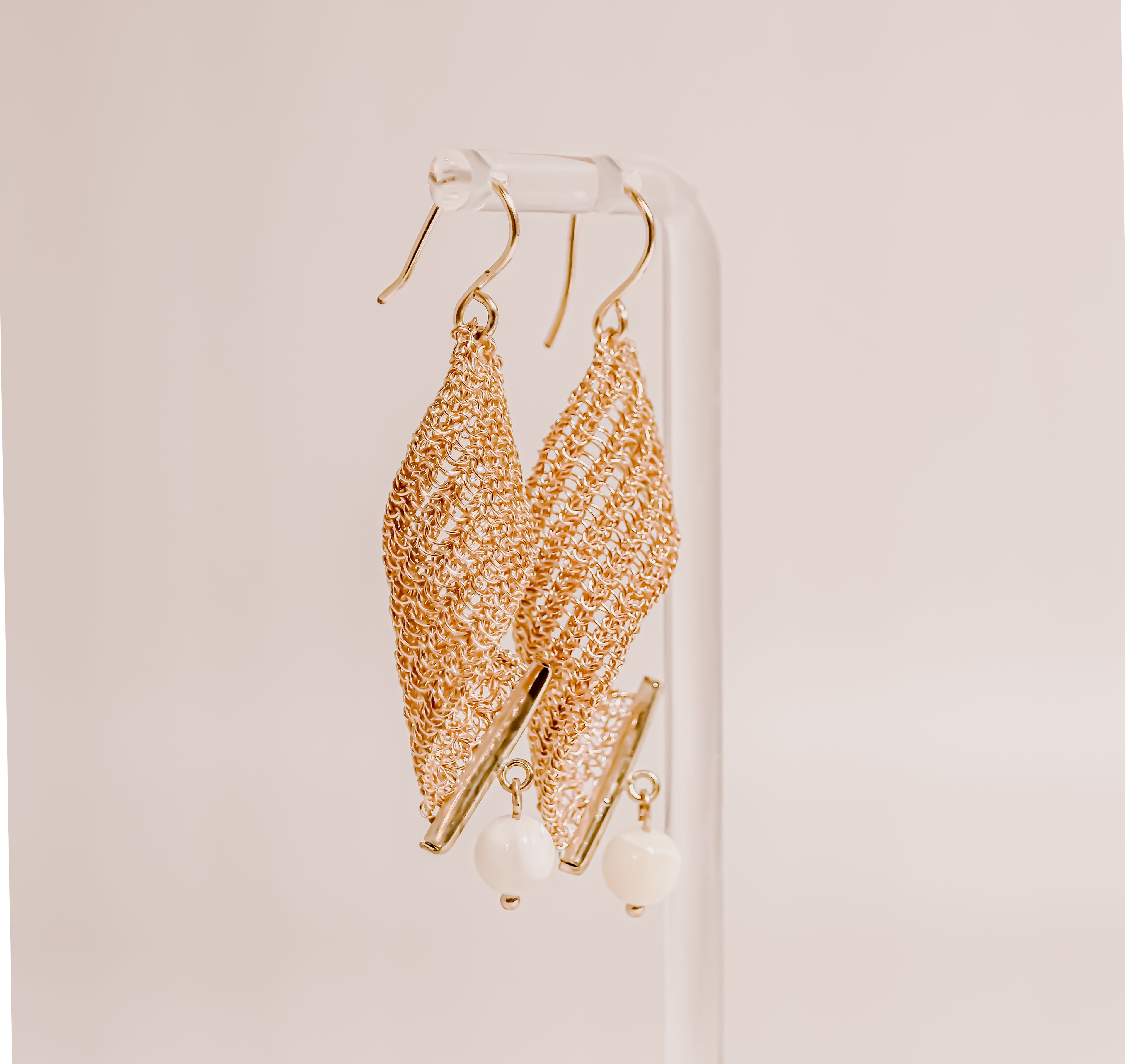 Boucles d’oreilles Spirale perlée - Collection tissée Finition dorée – BSDMO1