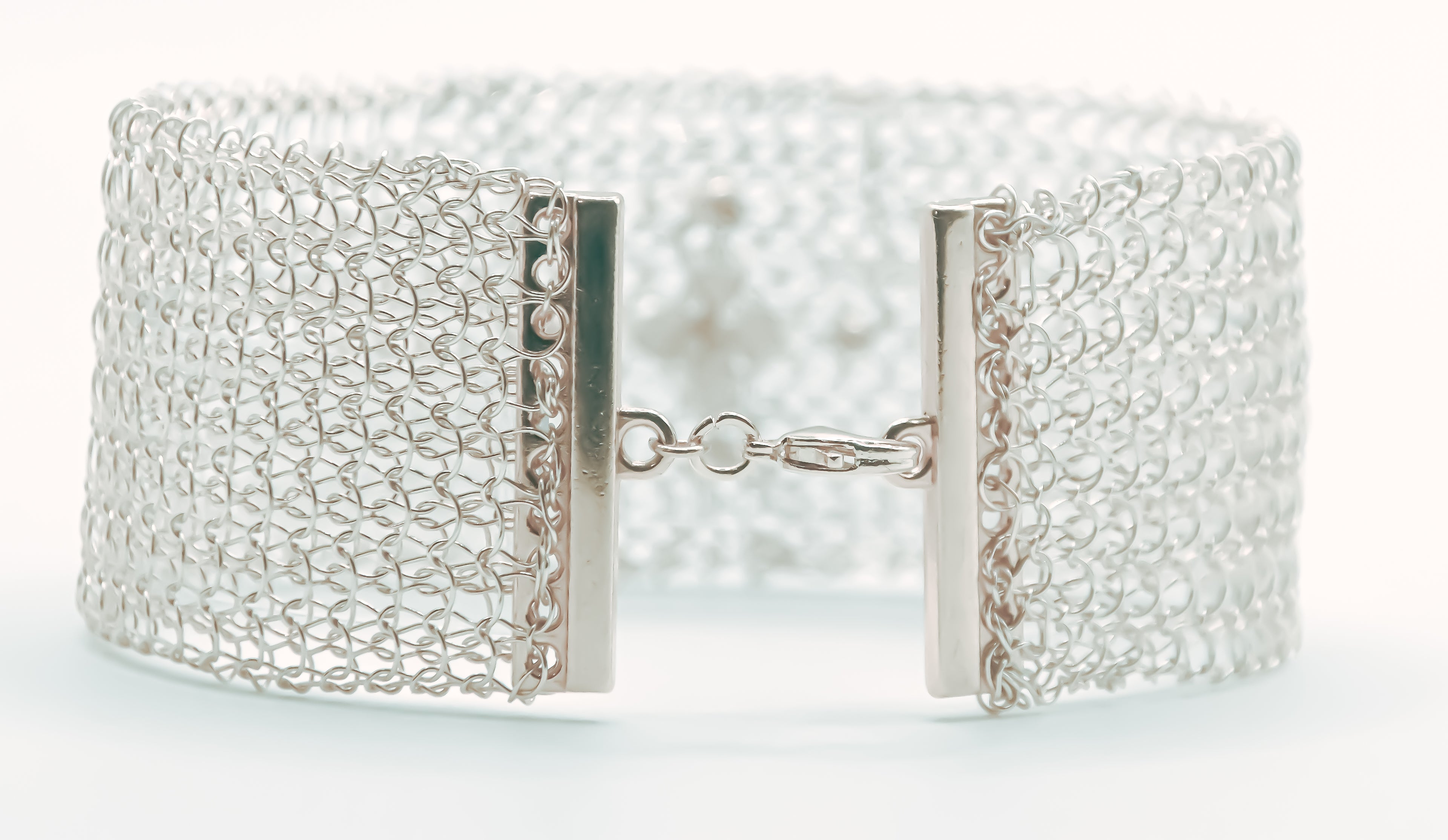 Manchette Fine  perlée– Collection tissée Finition argentée – MFSMAP1